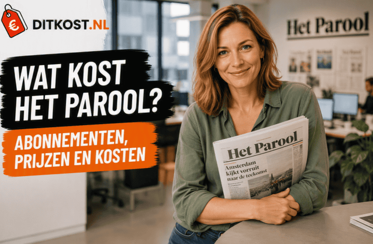 Persoon kijkt recht in de camera en houdt een exemplaar van Het Parool vast in een redactiekantoor, naast de titel “Wat kost Het Parool?” en de subtitel “Abonnementen, prijzen en kosten”.